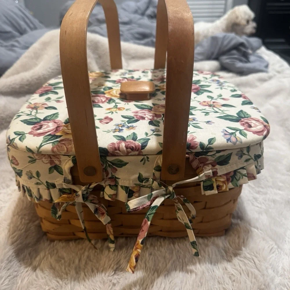 1997 LONGABERGER WOVEN TRADITIONS CAKE BASKET COMBO W/LINER PROTECTOR PAD LID